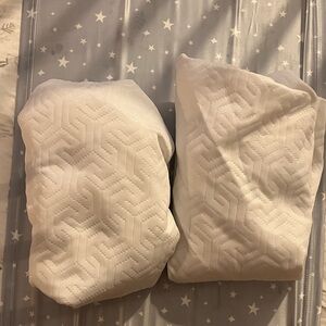 2 Nestig Mini Crib Mattress Covers